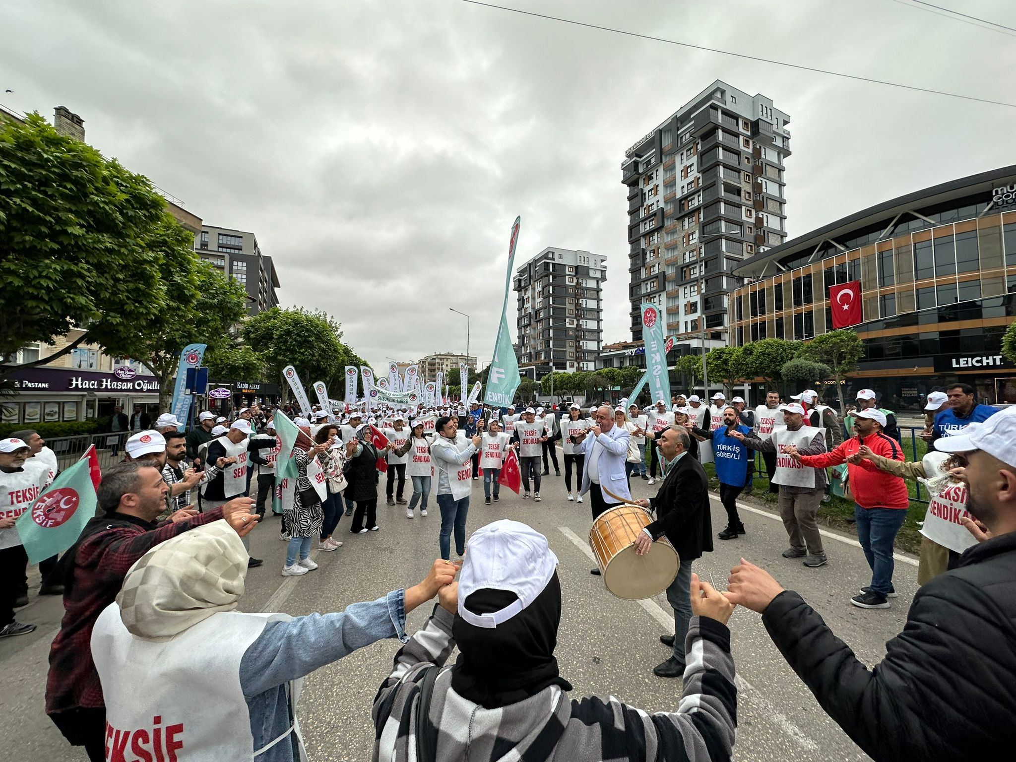 Yaşasın 1 Mayıs Emek ve Dayanışma Günü! görseli