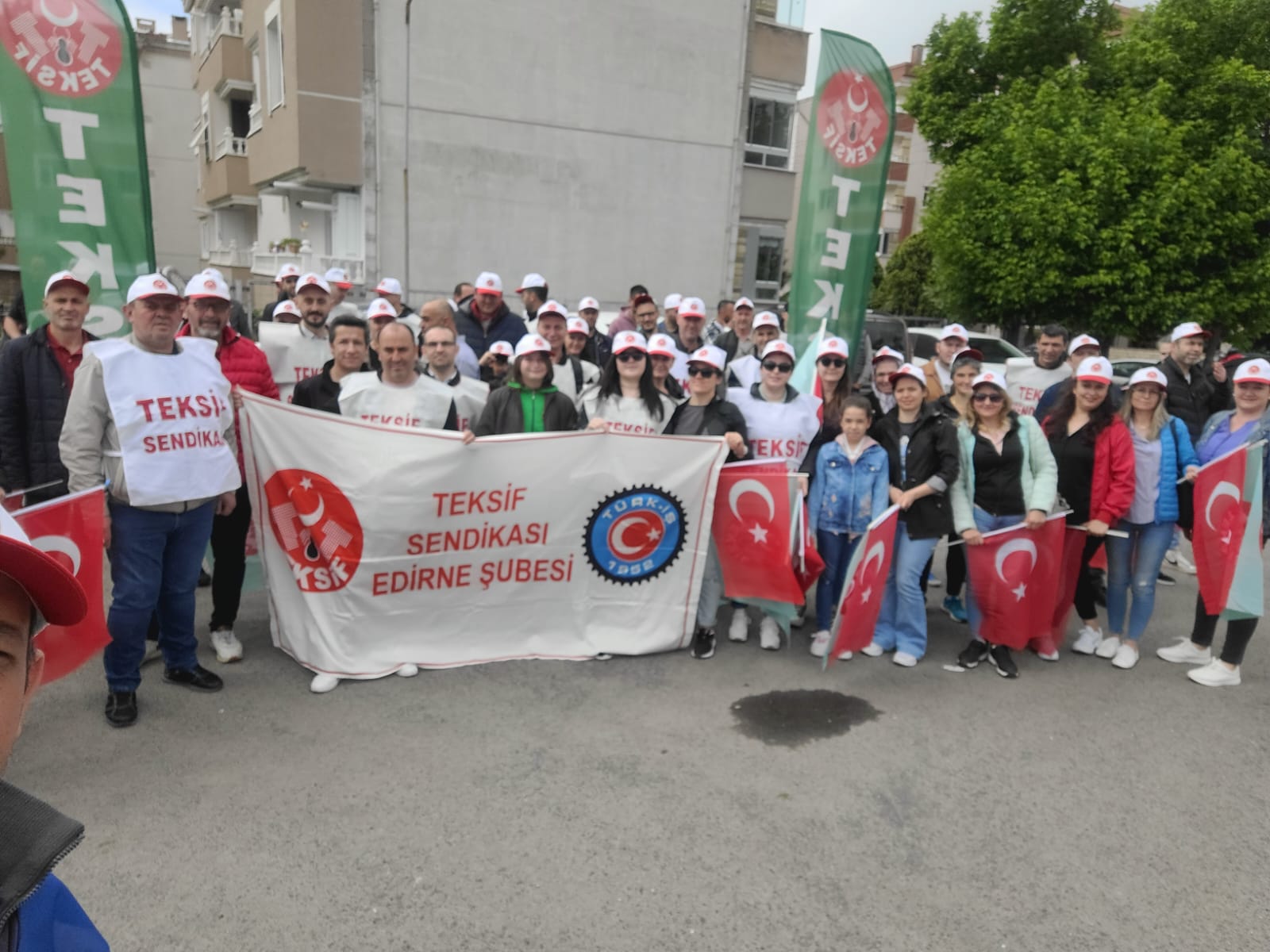 Yaşasın 1 Mayıs Emek ve Dayanışma Günü! görseli
