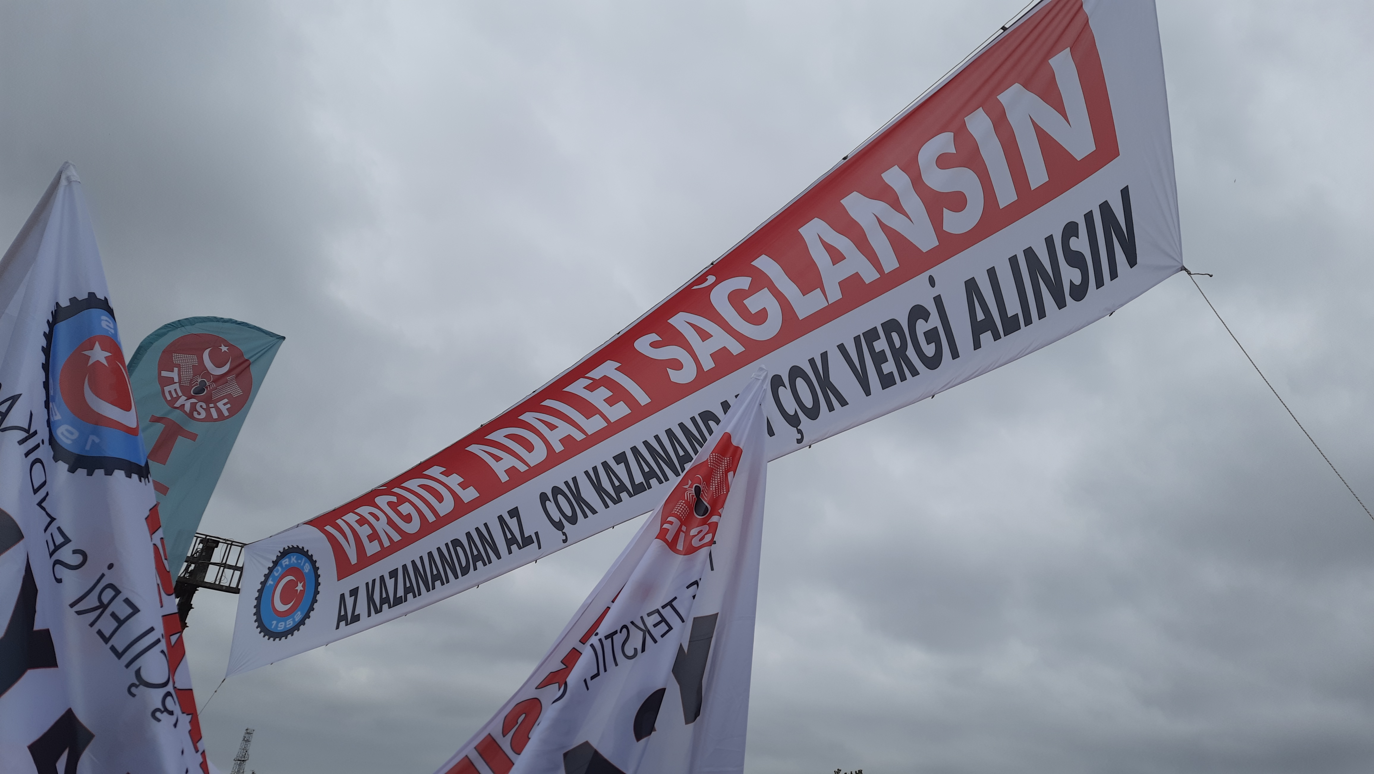 Yaşasın 1 Mayıs Emek ve Dayanışma Günü! görseli