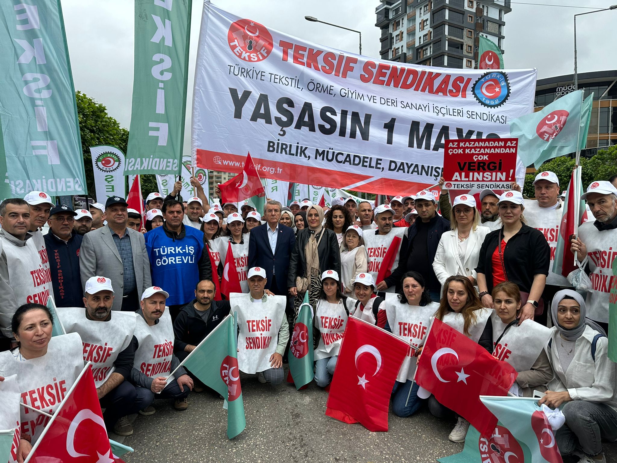 Yaşasın 1 Mayıs Emek ve Dayanışma Günü! görseli