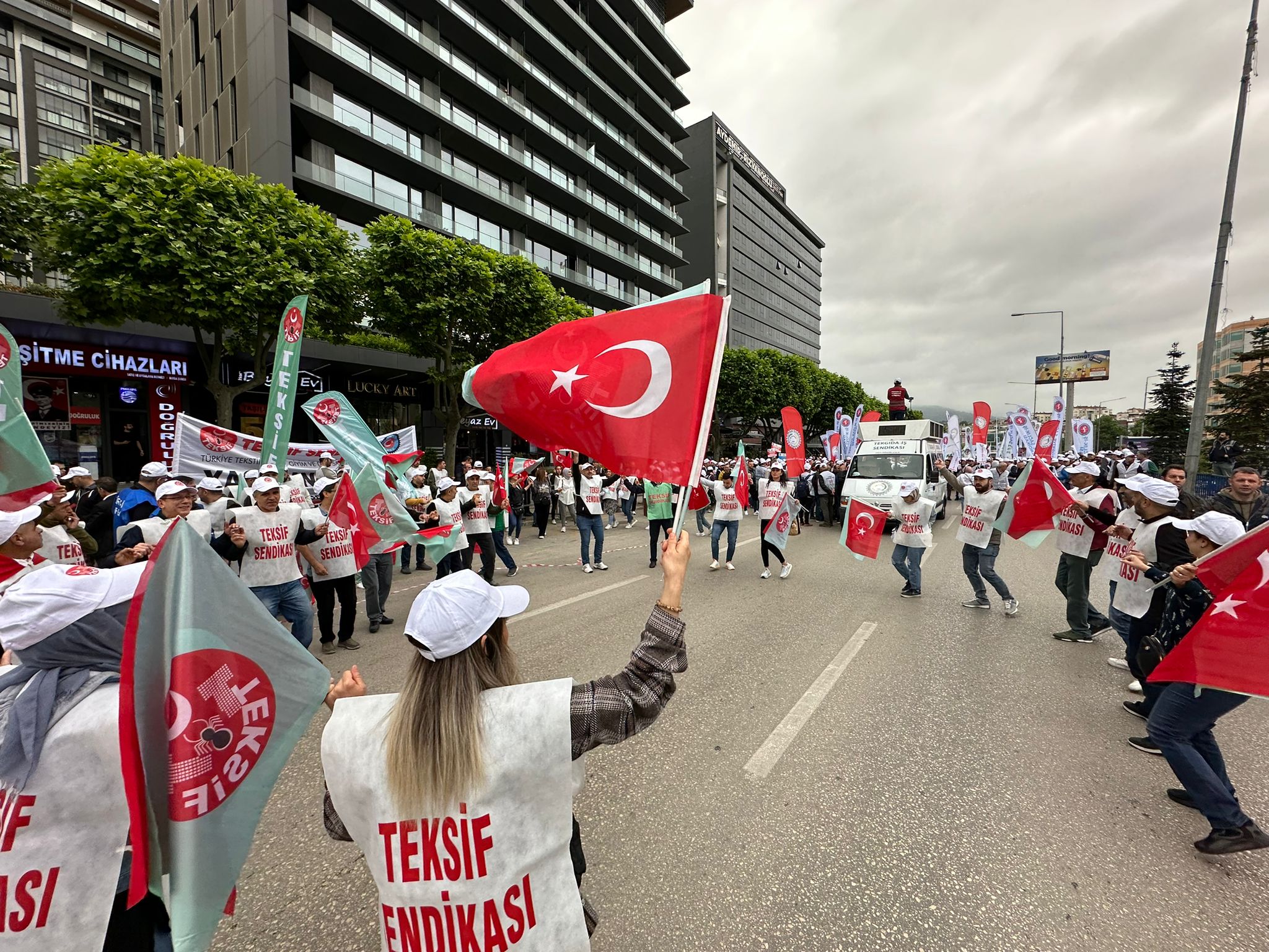 Yaşasın 1 Mayıs Emek ve Dayanışma Günü! görseli