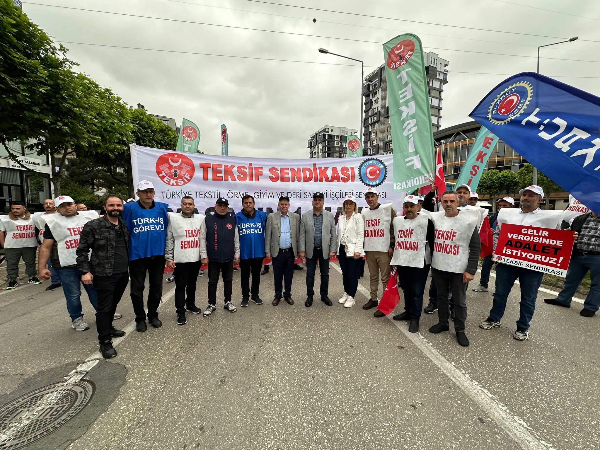 Yaşasın 1 Mayıs Emek ve Dayanışma Günü! görseli