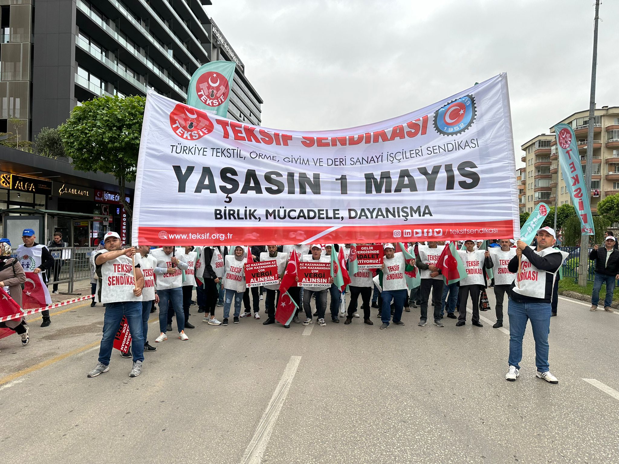 Yaşasın 1 Mayıs Emek ve Dayanışma Günü! görseli