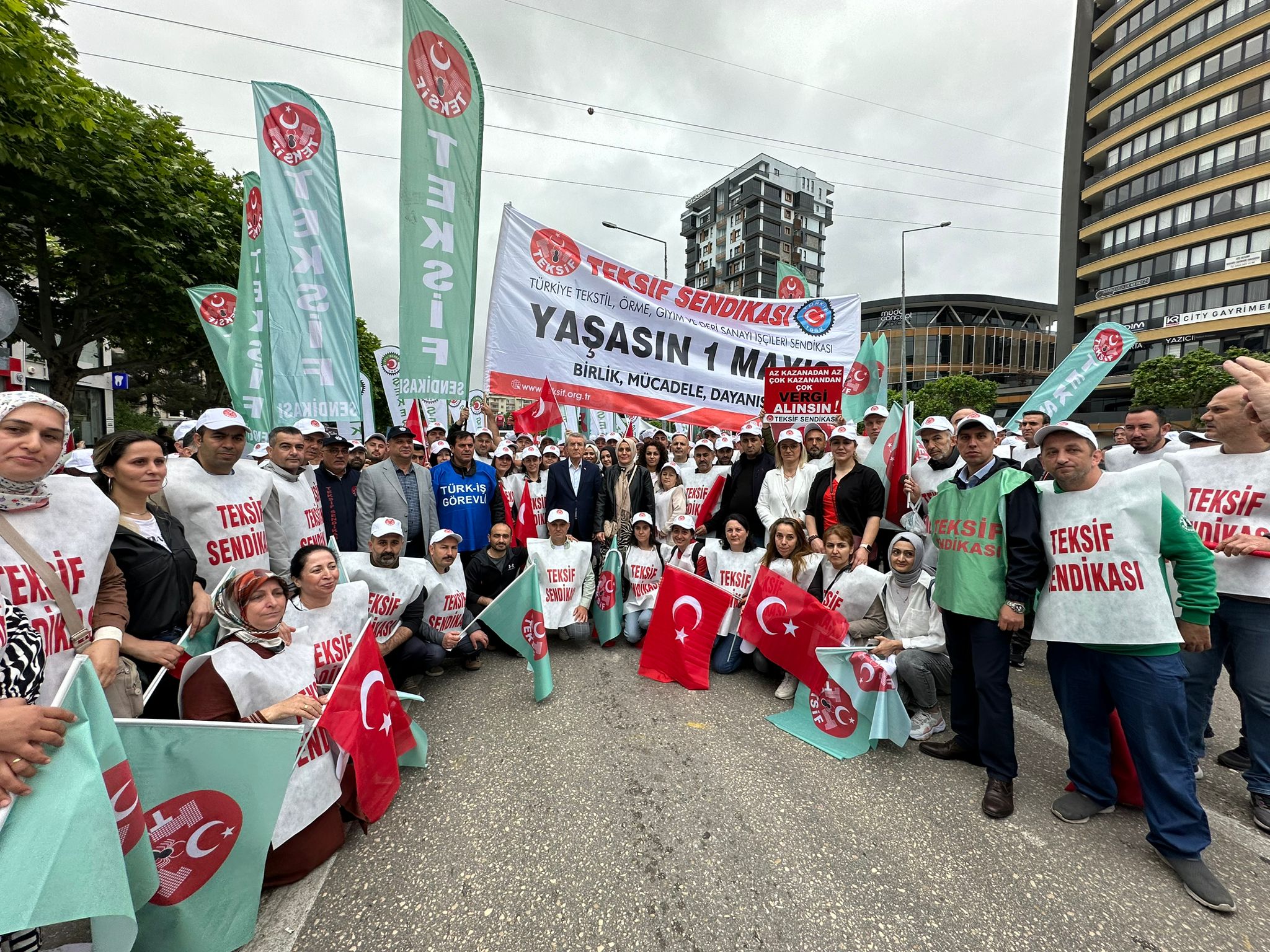 Yaşasın 1 Mayıs Emek ve Dayanışma Günü! görseli