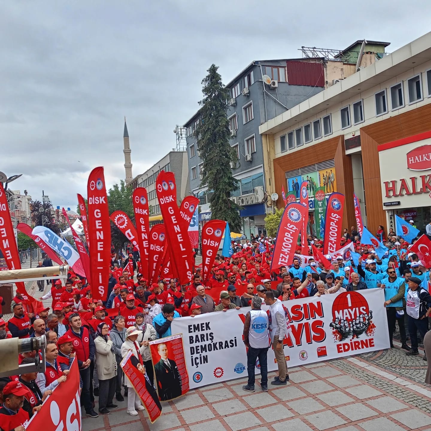 Yaşasın 1 Mayıs Emek ve Dayanışma Günü! görseli