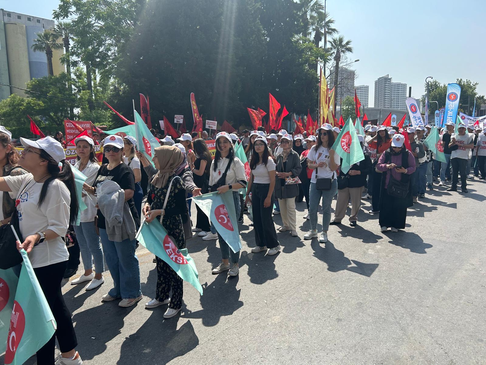 Yaşasın 1 Mayıs Emek ve Dayanışma Günü! görseli