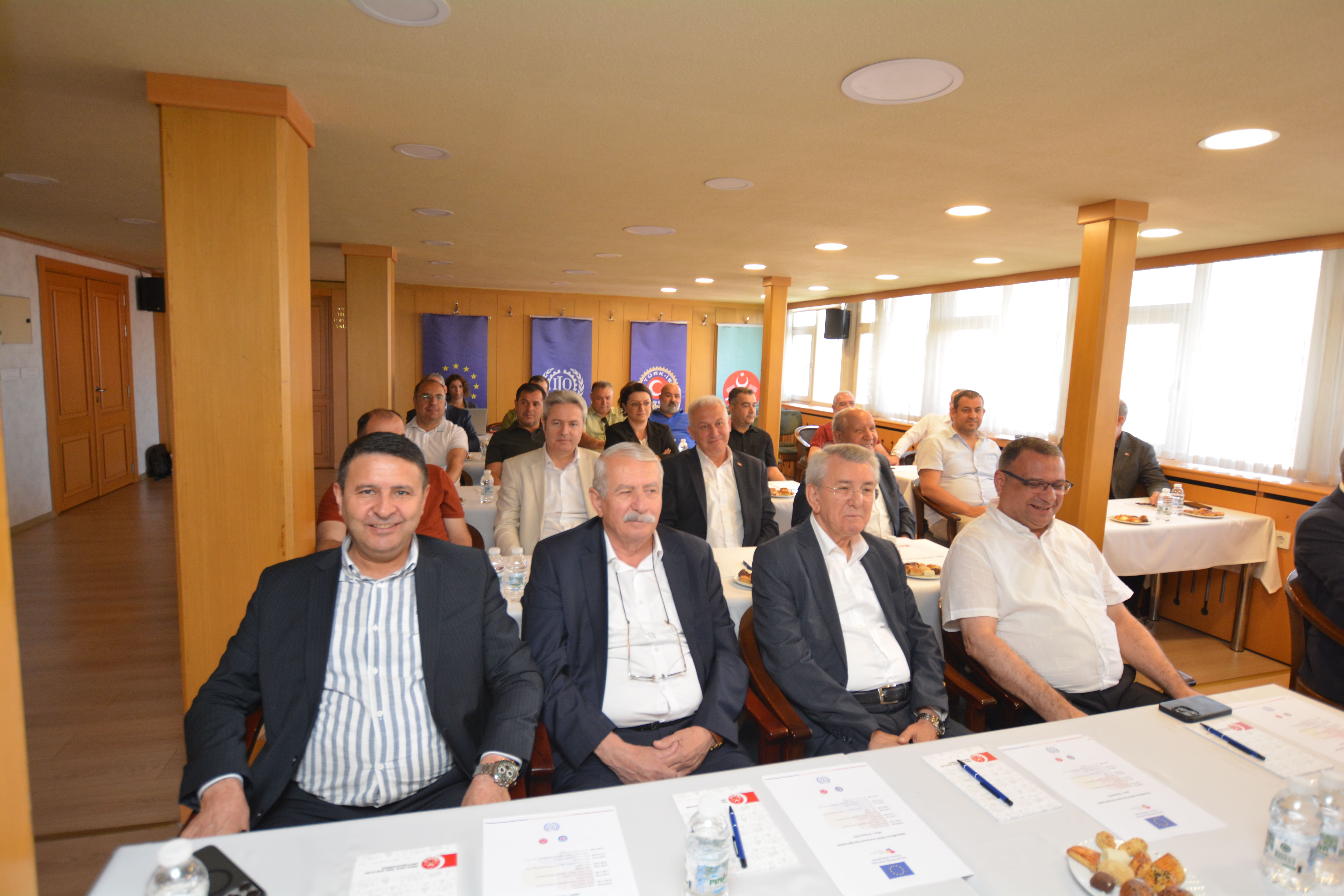 HAKKIMI BİLİYORUM, HAKKIMI SAVUNUYORUM PROJESİ ŞUBE BAŞKANLARI EĞİTİMİ GERÇEKLEŞTİ görseli
