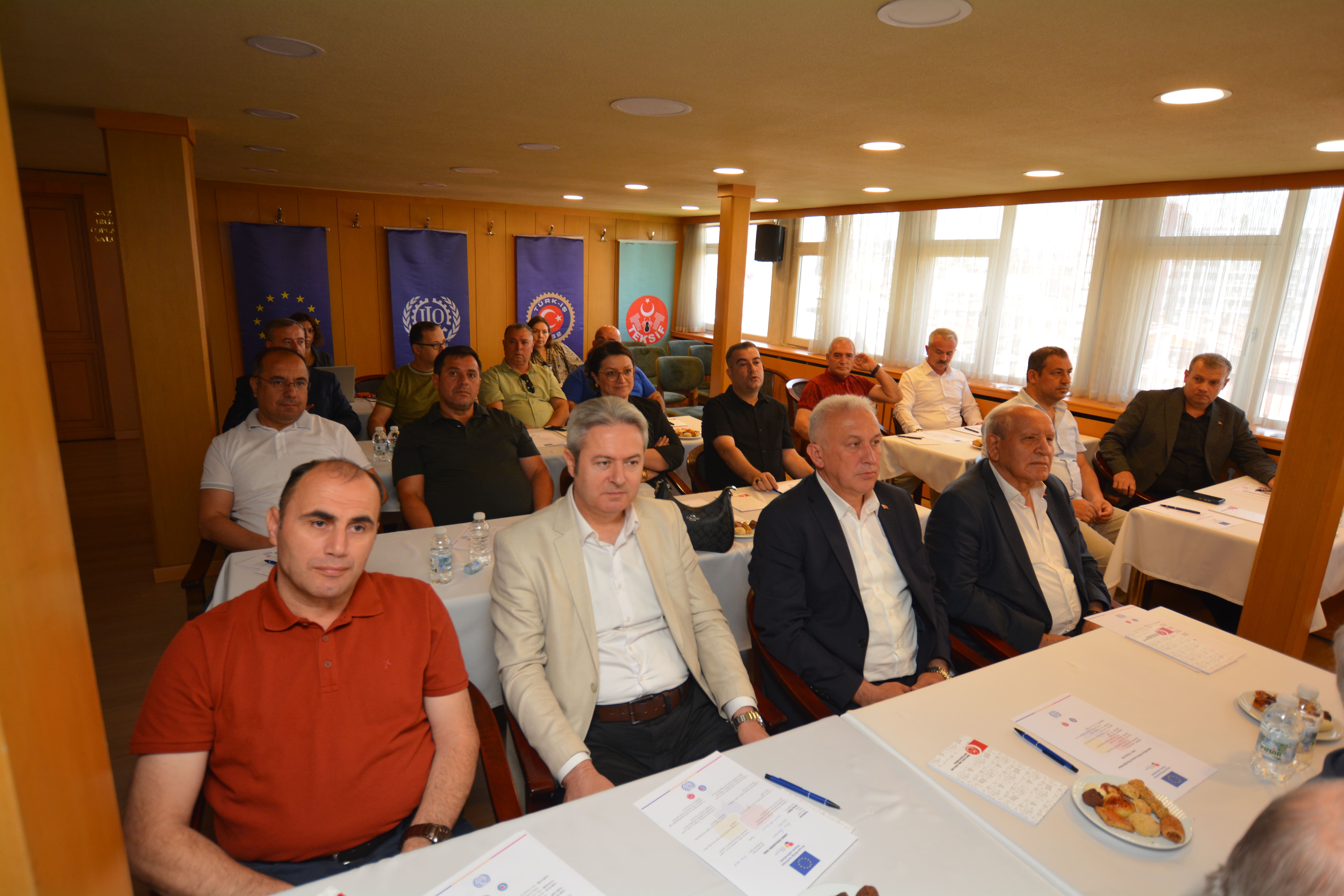 HAKKIMI BİLİYORUM, HAKKIMI SAVUNUYORUM PROJESİ ŞUBE BAŞKANLARI EĞİTİMİ GERÇEKLEŞTİ görseli