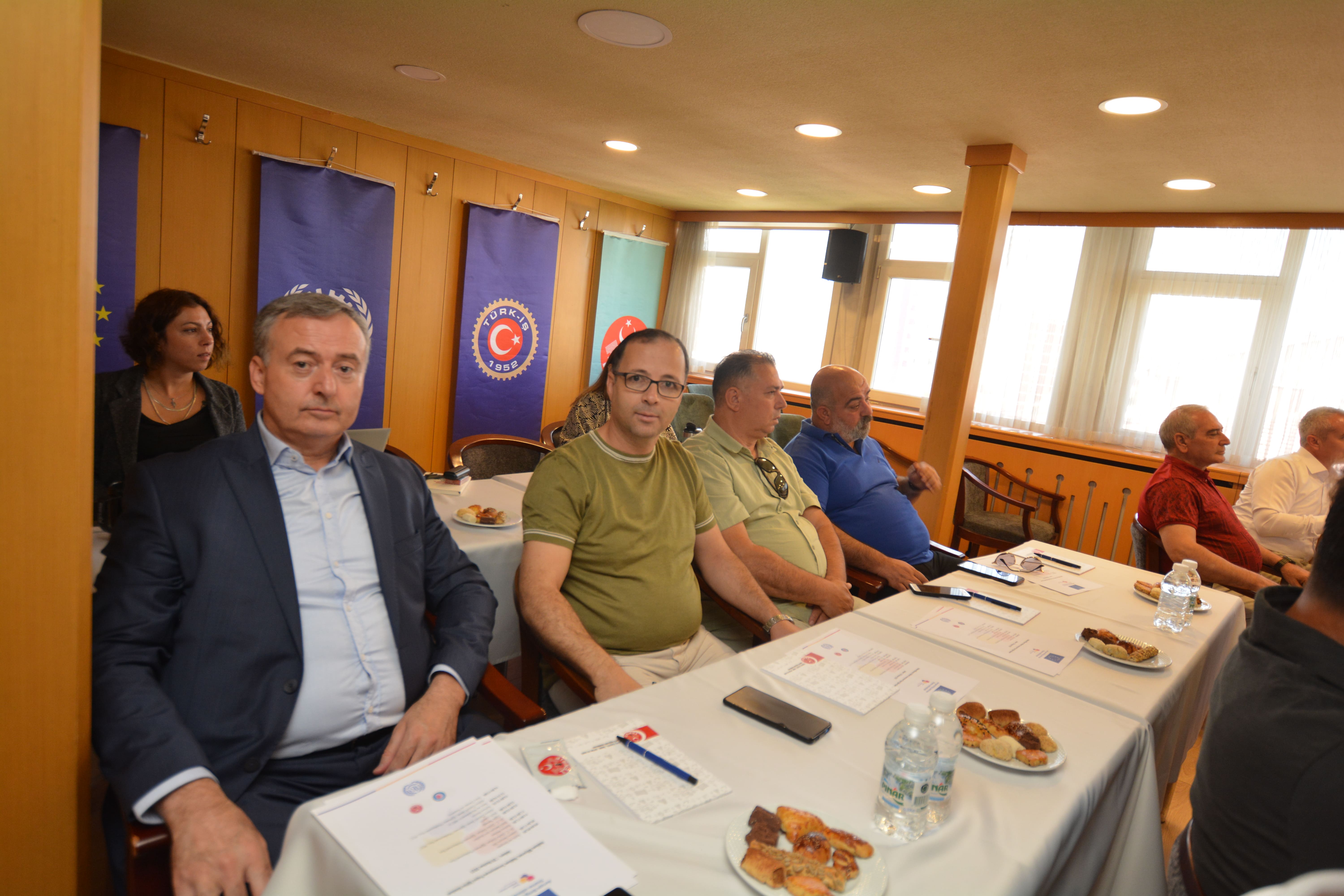 HAKKIMI BİLİYORUM, HAKKIMI SAVUNUYORUM PROJESİ ŞUBE BAŞKANLARI EĞİTİMİ GERÇEKLEŞTİ görseli