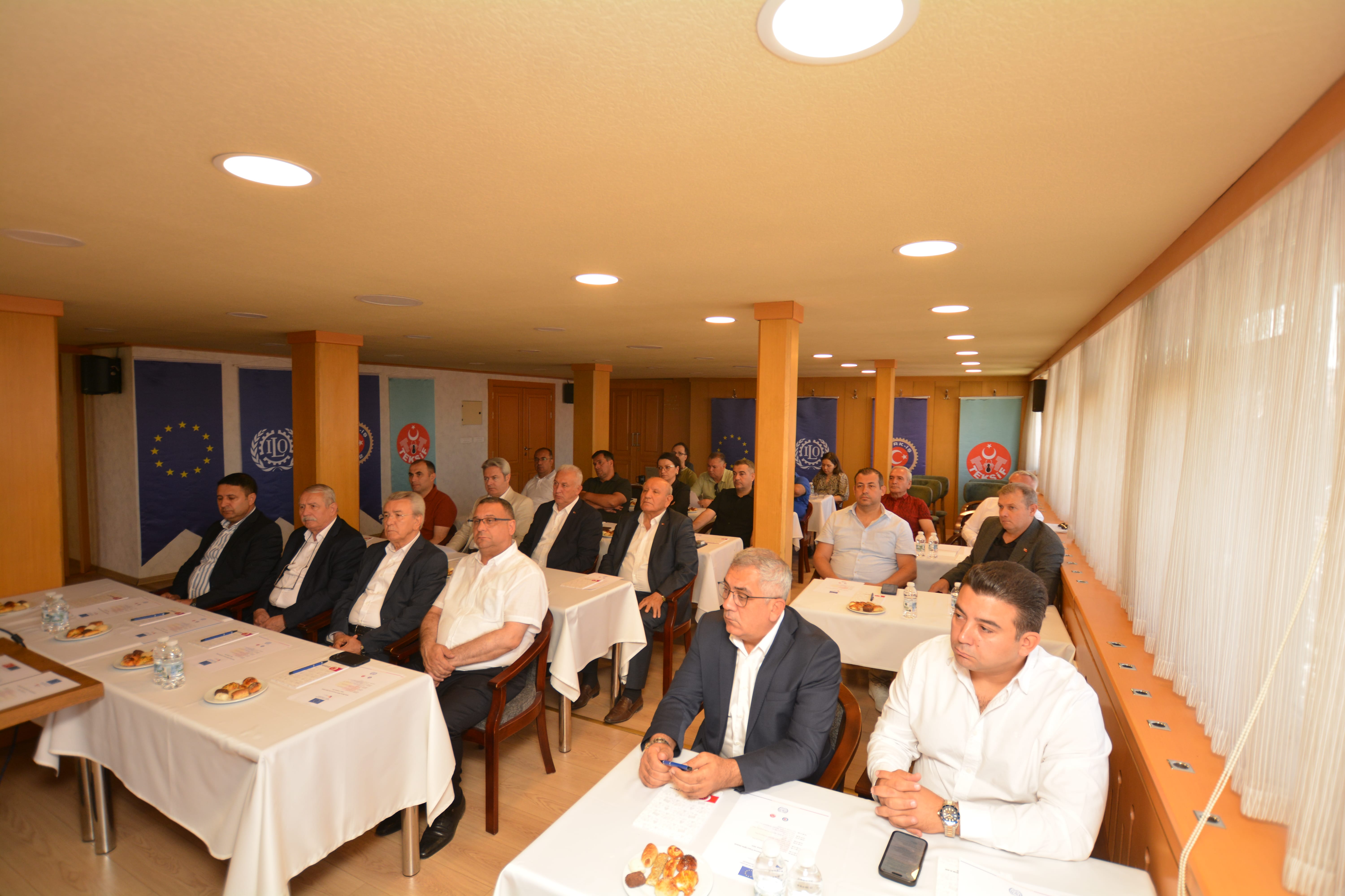 HAKKIMI BİLİYORUM, HAKKIMI SAVUNUYORUM PROJESİ ŞUBE BAŞKANLARI EĞİTİMİ GERÇEKLEŞTİ görseli