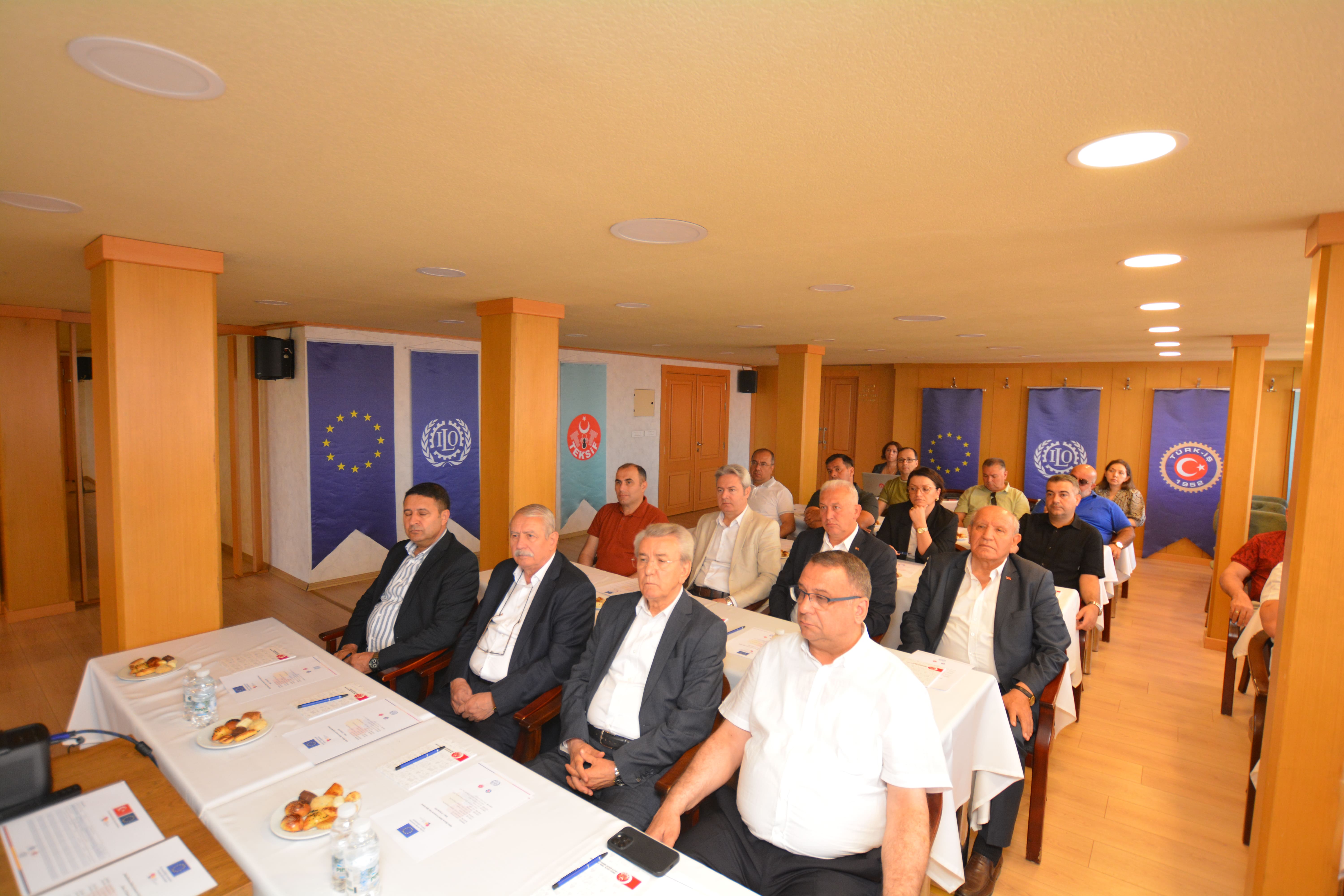 HAKKIMI BİLİYORUM, HAKKIMI SAVUNUYORUM PROJESİ ŞUBE BAŞKANLARI EĞİTİMİ GERÇEKLEŞTİ görseli
