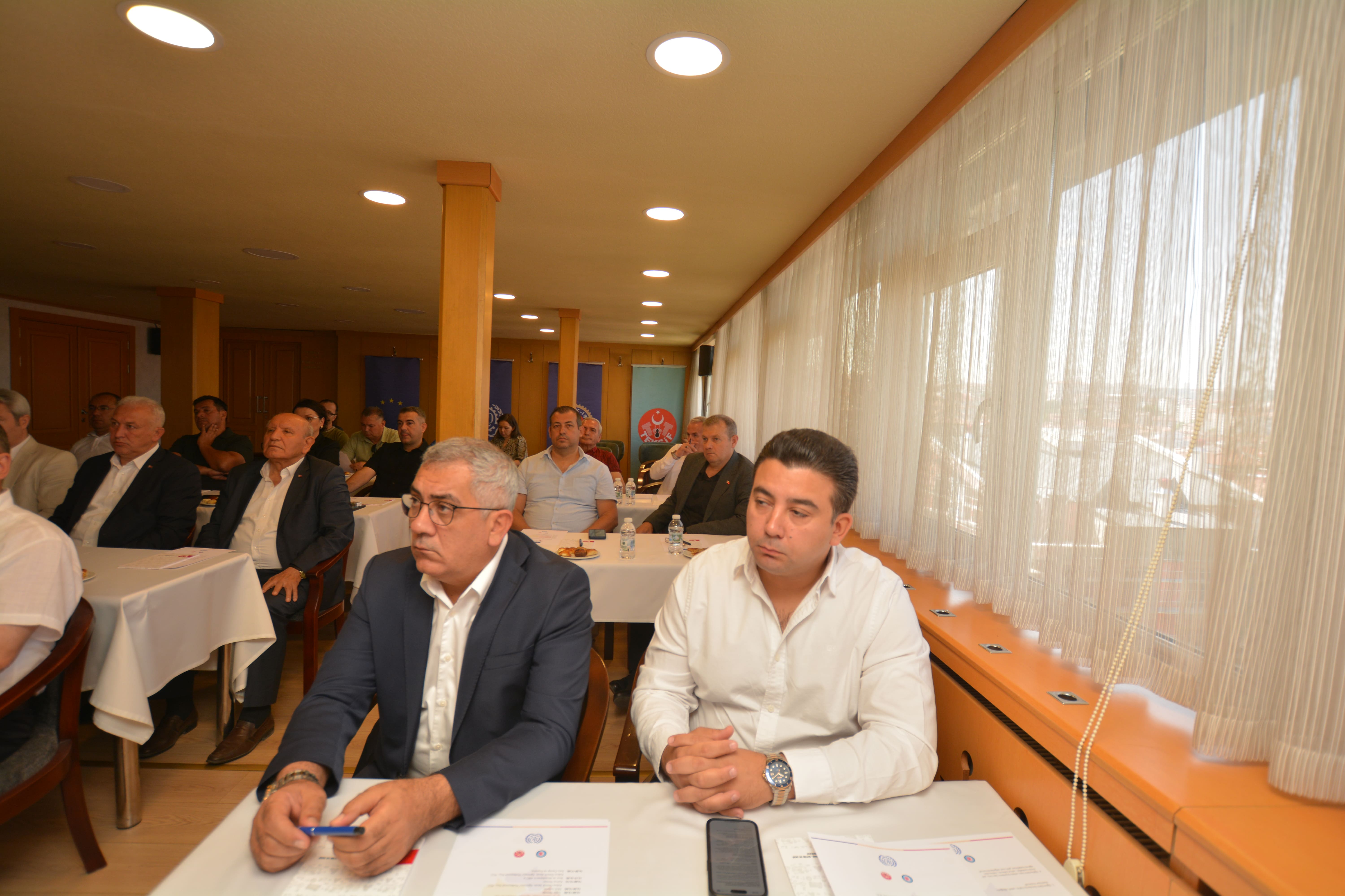 HAKKIMI BİLİYORUM, HAKKIMI SAVUNUYORUM PROJESİ ŞUBE BAŞKANLARI EĞİTİMİ GERÇEKLEŞTİ görseli