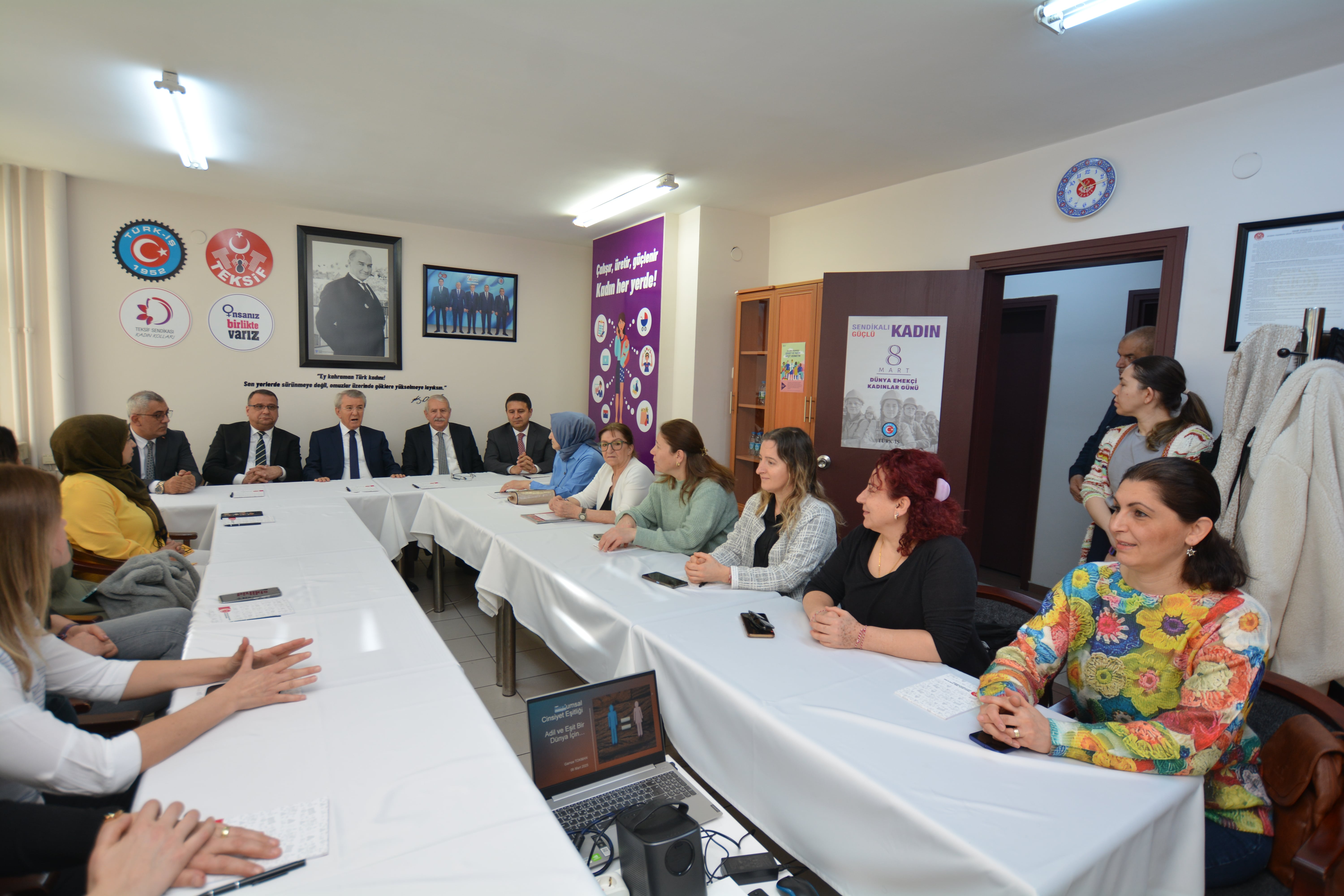 8 MART DÜNYA EMEKÇİ KADINLAR GÜNÜ KUTLU OLSUN görseli