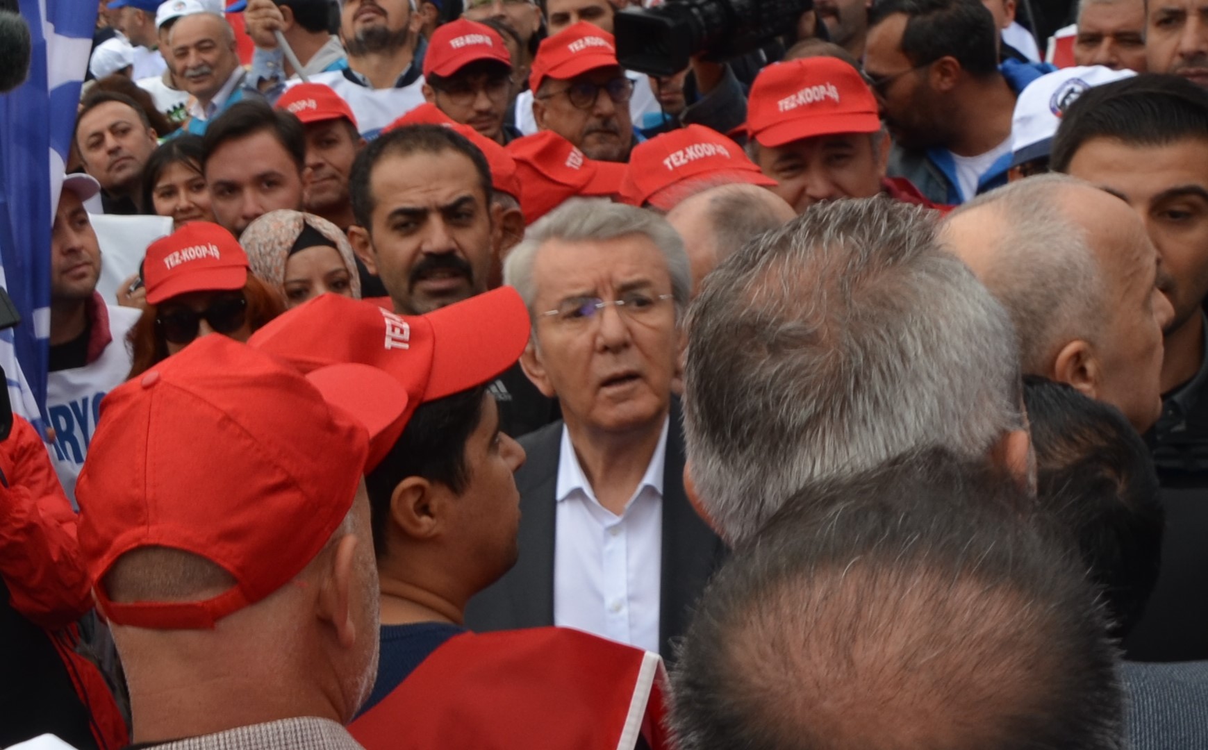 TÜRK-İŞ Hazine ve Maliye Bakanlığı'nın Önünde Kitlesel Basın Açıklaması Yaptı görseli