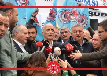 TÜRK-İŞ Hazine ve Maliye Bakanlığı’nın Önünde Kitlesel Basın Açıklaması Yaptı