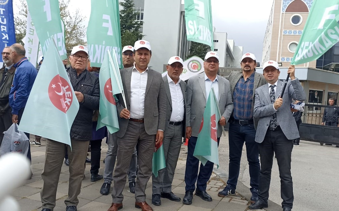 TÜRK-İŞ Hazine ve Maliye Bakanlığı'nın Önünde Kitlesel Basın Açıklaması Yaptı görseli