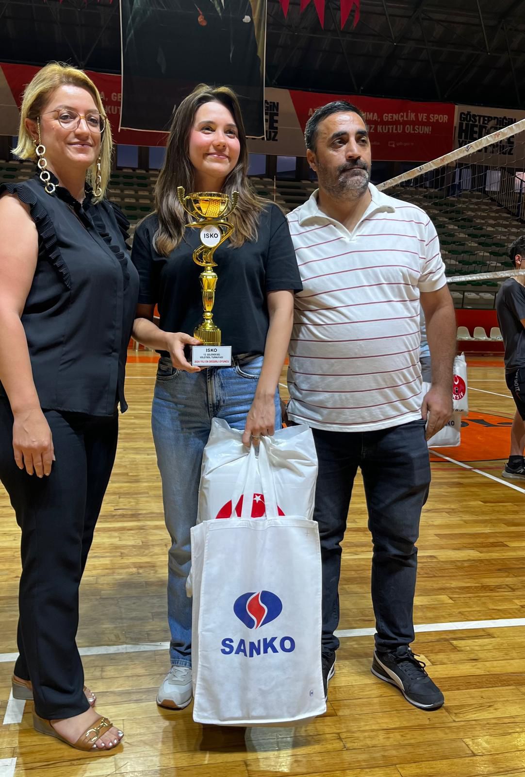 İSKO GELENEKSEL 12. VOLEYBOL TURNUVASI FİNALİ OYNANDI görseli