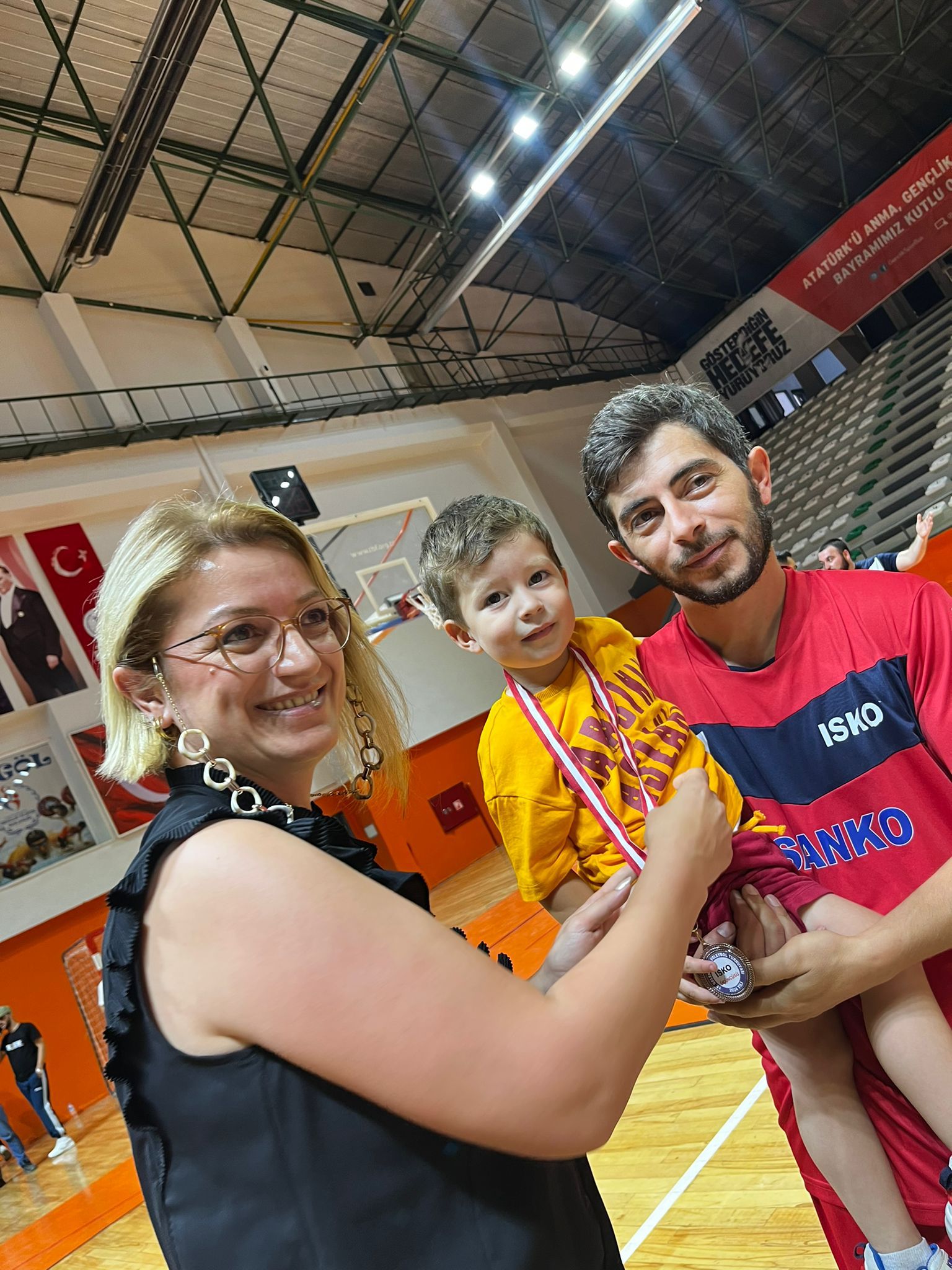 İSKO GELENEKSEL 12. VOLEYBOL TURNUVASI FİNALİ OYNANDI görseli