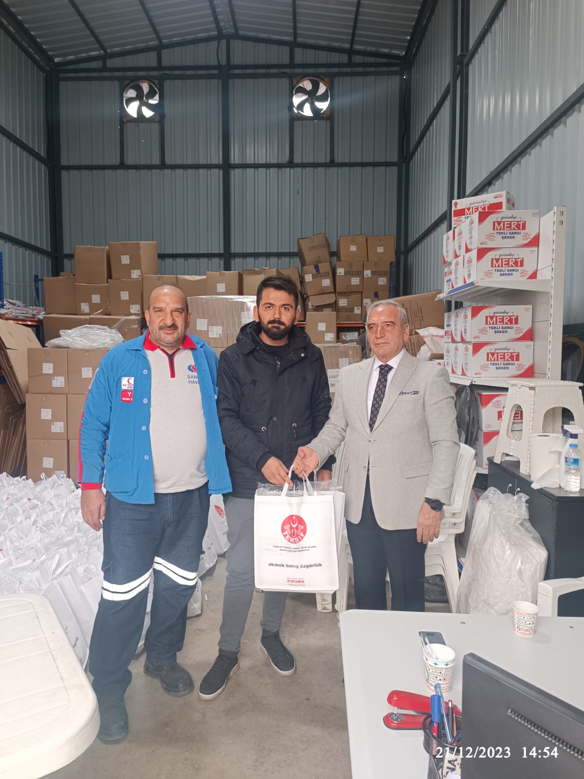 YILBAŞI HEDİYESİ DAĞITIMINI GERÇEKLEŞTİRİYORUZ görseli