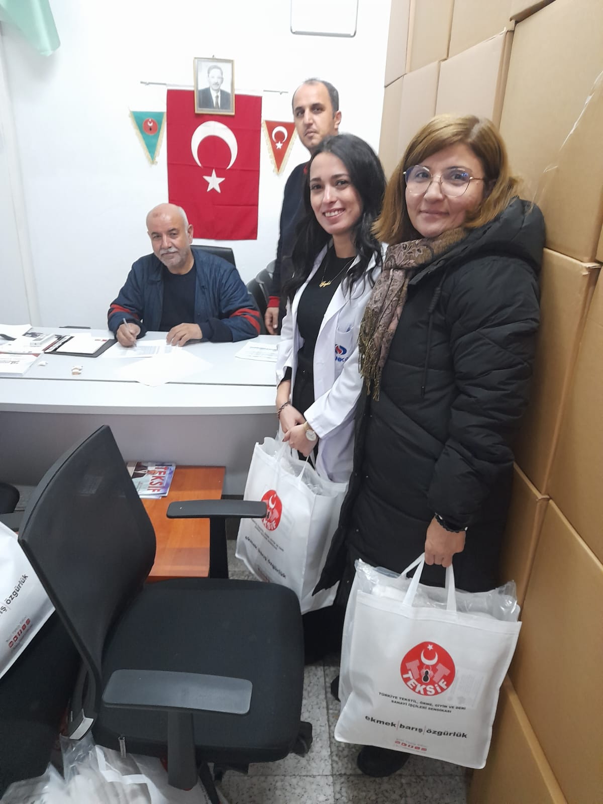 YILBAŞI HEDİYESİ DAĞITIMINI GERÇEKLEŞTİRİYORUZ görseli