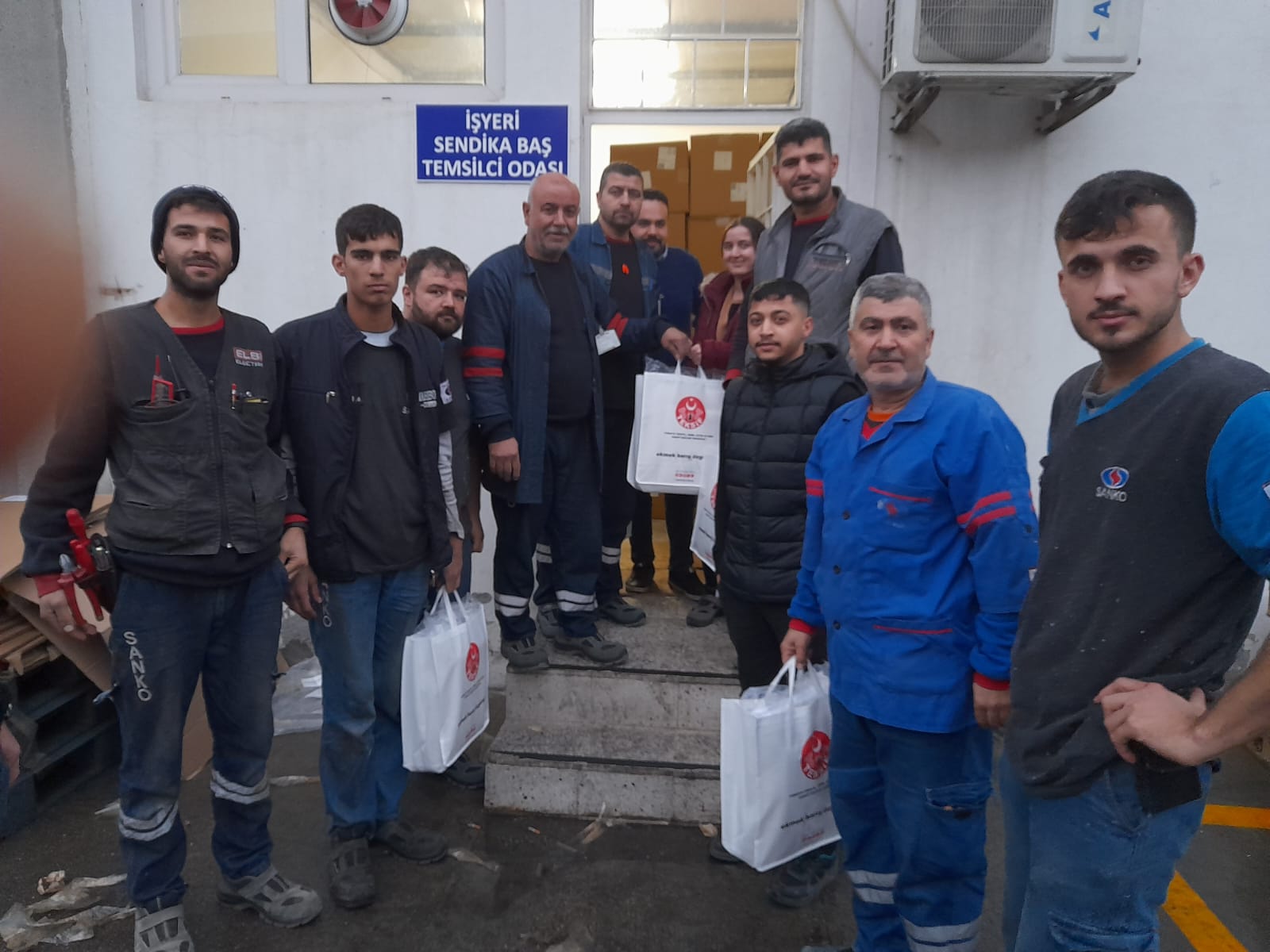 YILBAŞI HEDİYESİ DAĞITIMINI GERÇEKLEŞTİRİYORUZ görseli