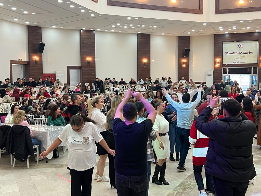 Erak Giyim Yılbaşı Yemeği Eğlencesi görseli