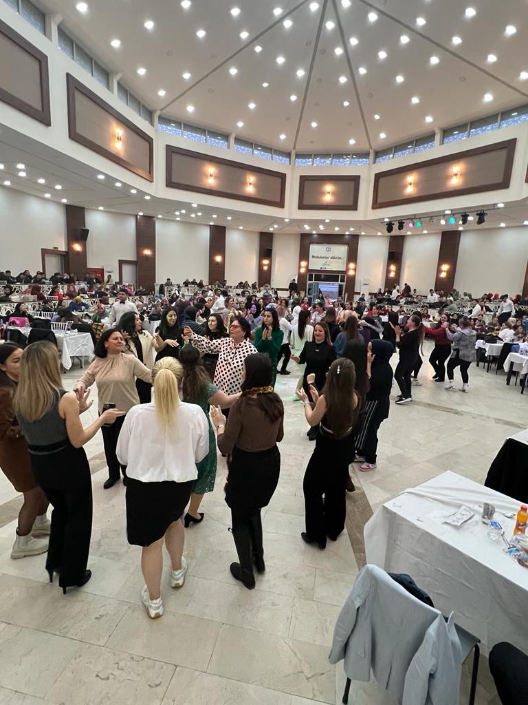Erak Giyim Yılbaşı Yemeği Eğlencesi görseli