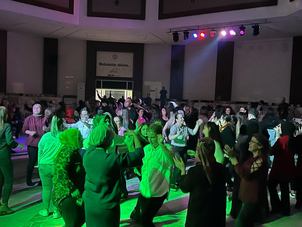 Erak Giyim Yılbaşı Yemeği Eğlencesi görseli