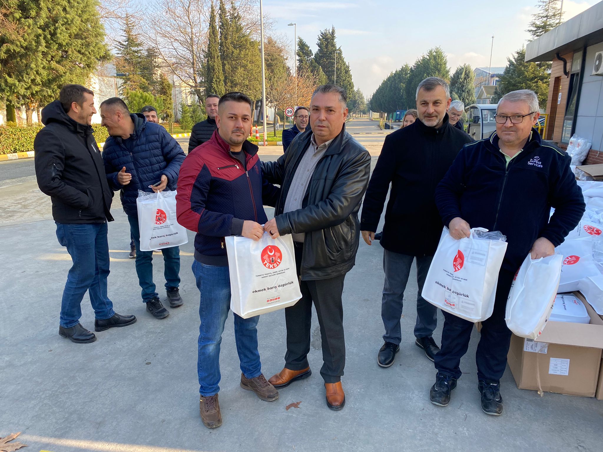 YILBAŞI HEDİYESİ DAĞITIMINI GERÇEKLEŞTİRMEYE BAŞLADIK görseli