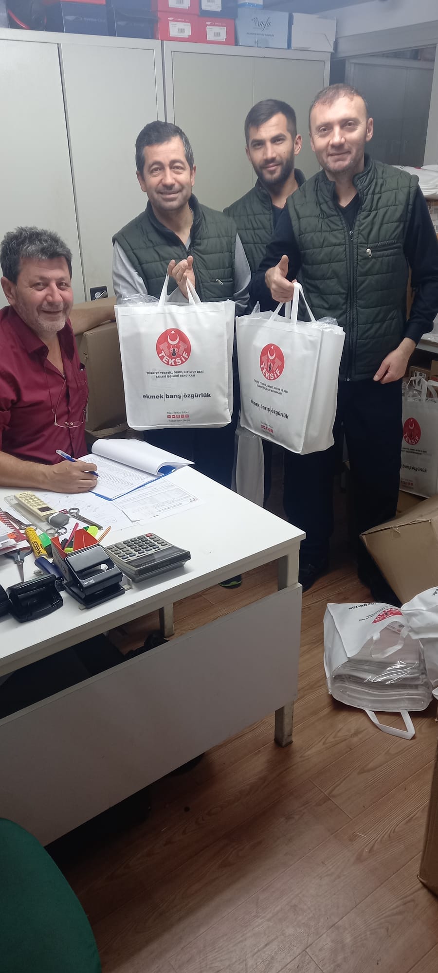 YILBAŞI HEDİYESİ DAĞITIMINI GERÇEKLEŞTİRMEYE BAŞLADIK görseli