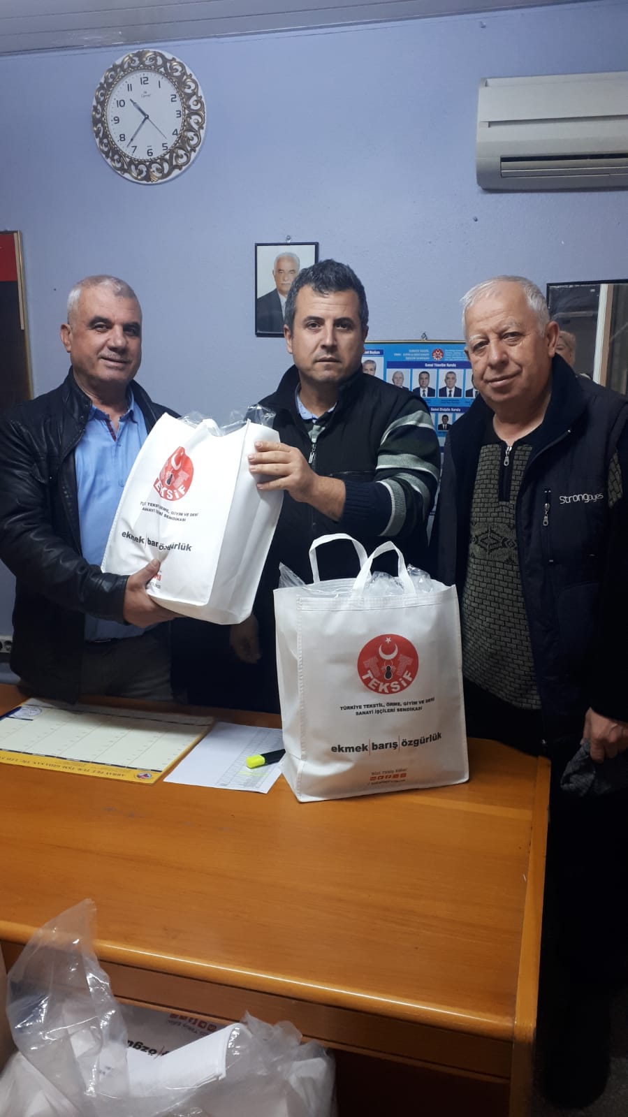 YILBAŞI HEDİYESİ DAĞITIMINI GERÇEKLEŞTİRMEYE BAŞLADIK görseli