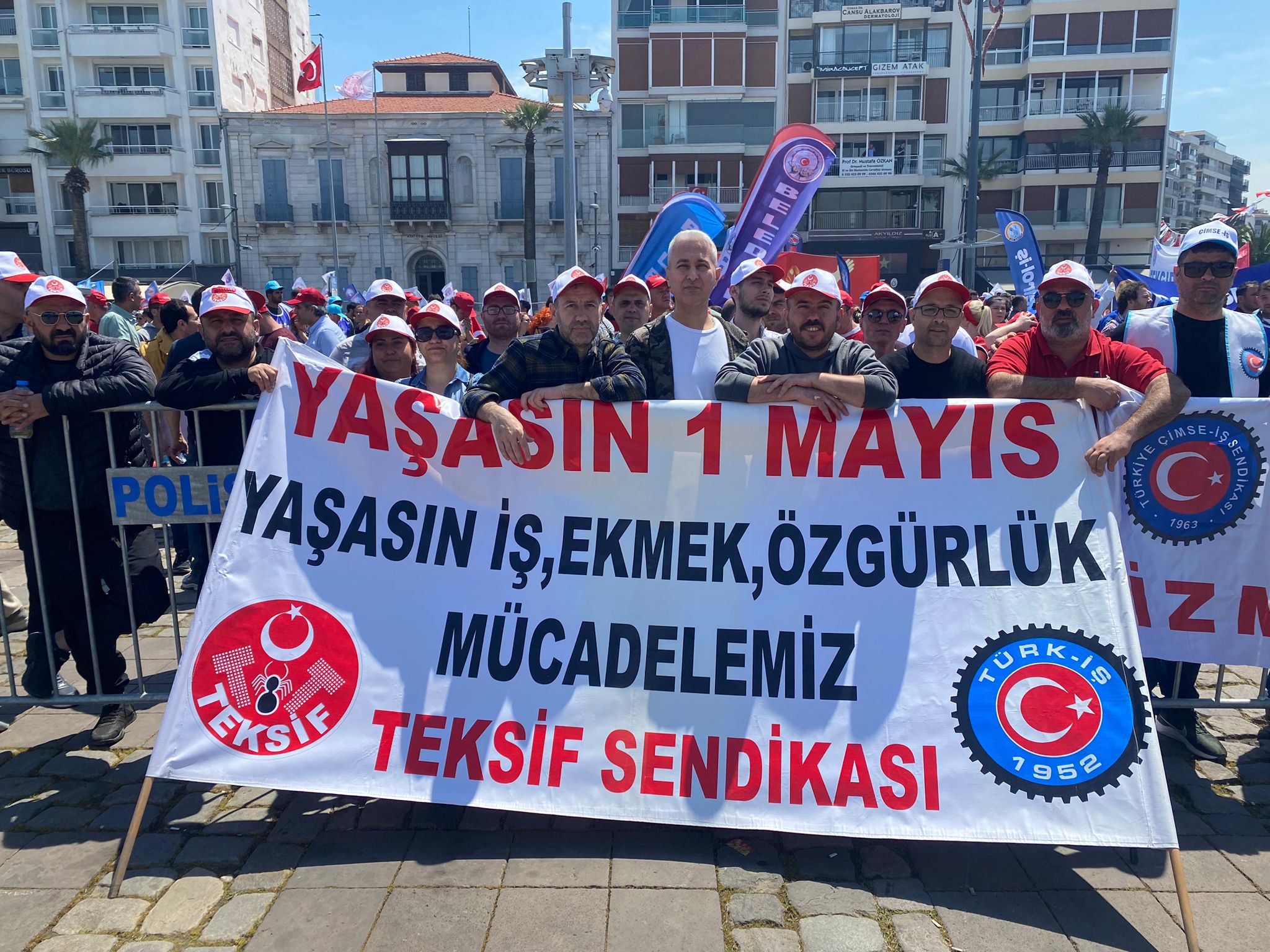 1 Mayıs İzmir görseli