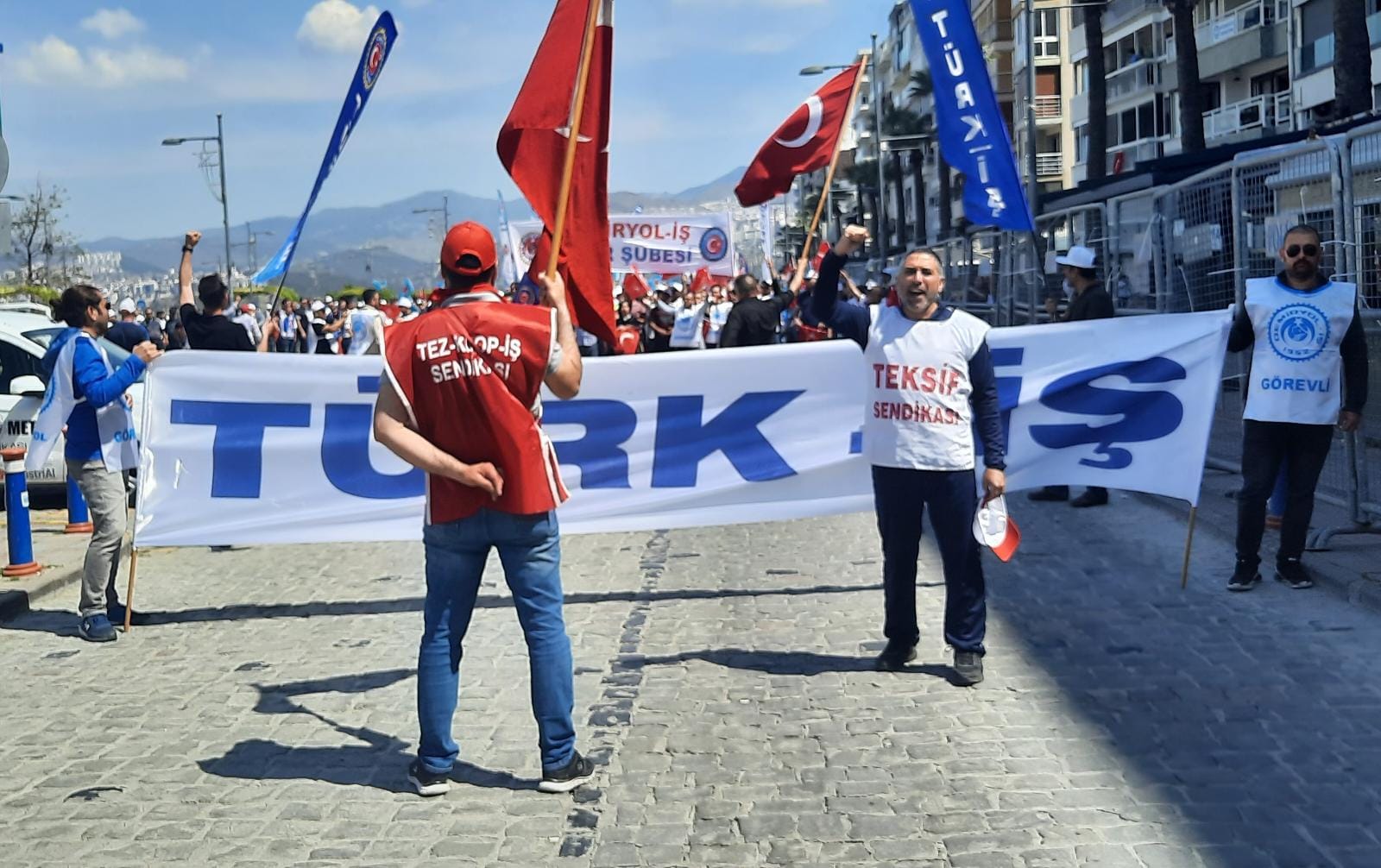 1 Mayıs İzmir görseli