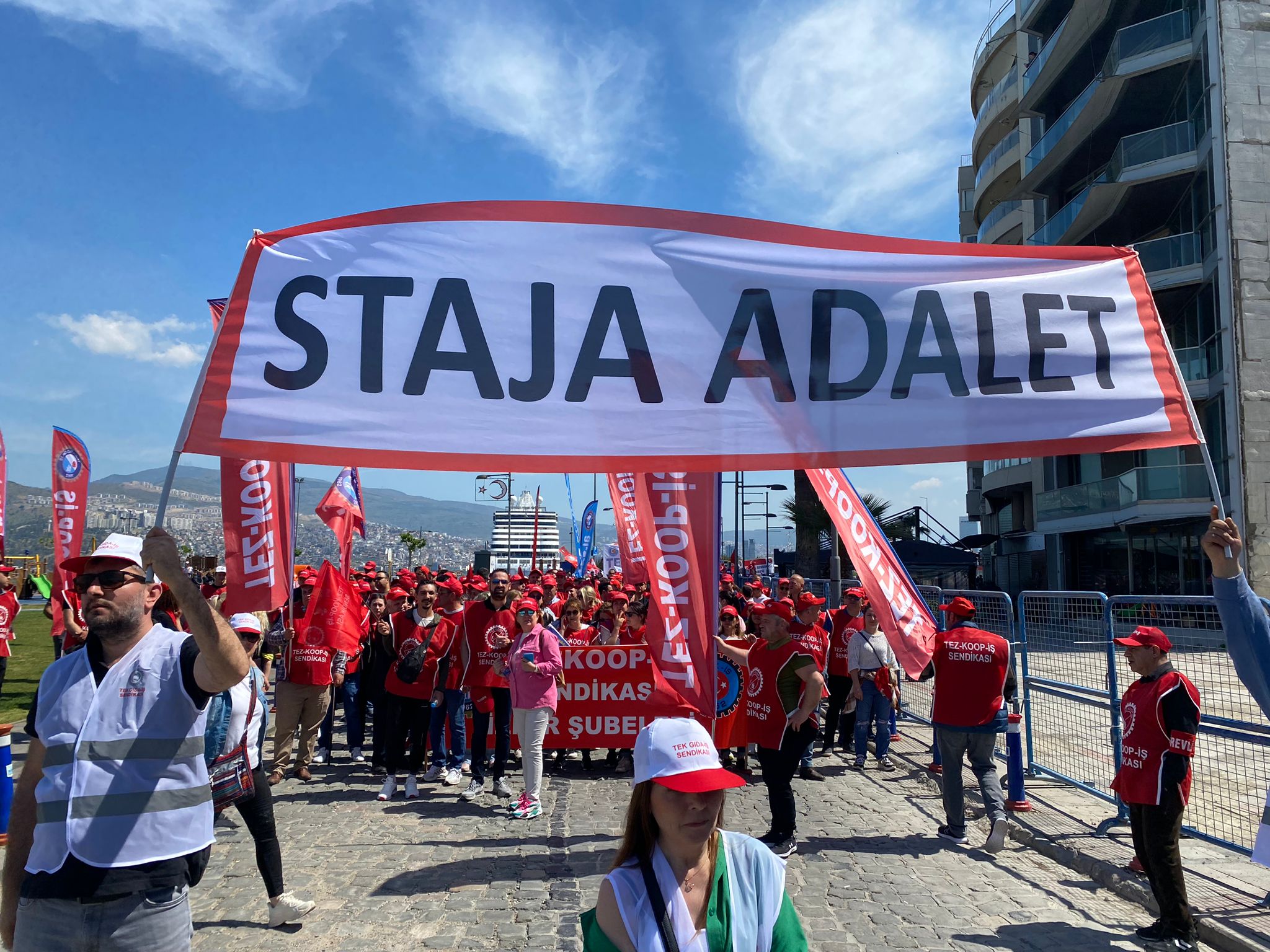 1 Mayıs İzmir görseli