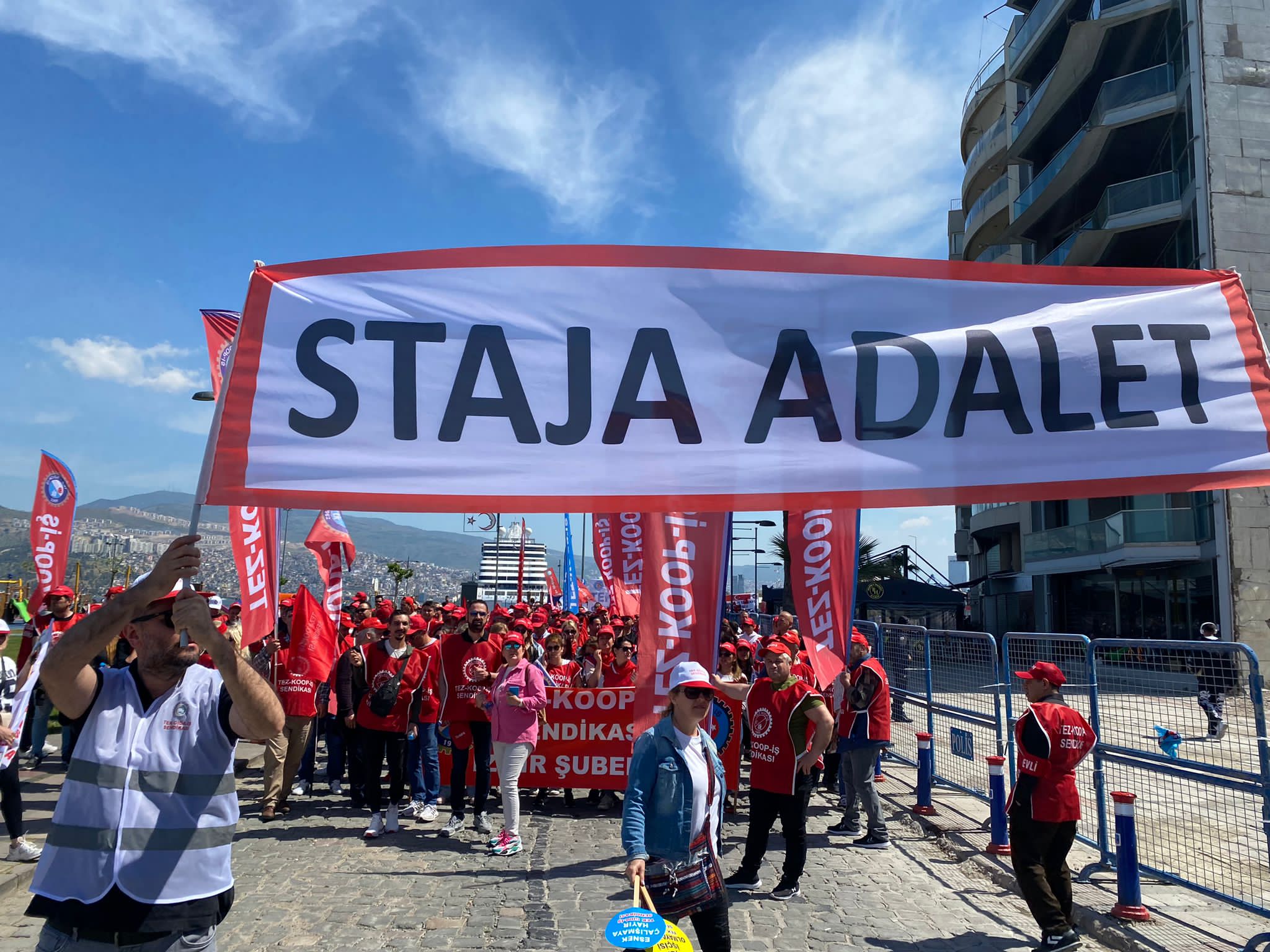 1 Mayıs İzmir görseli