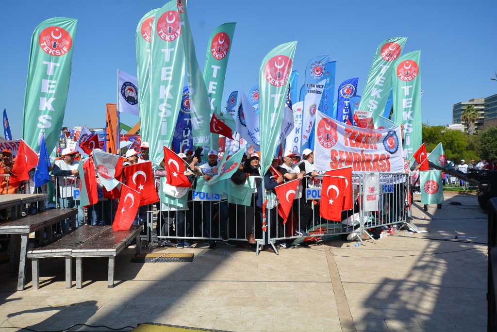 1 MAYIS İşçi ve Emekçiler Bayramı Kutlu Olsun görseli