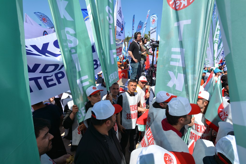 1 MAYIS İşçi ve Emekçiler Bayramı Kutlu Olsun görseli