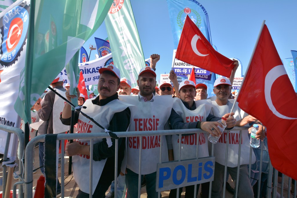 1 MAYIS İşçi ve Emekçiler Bayramı Kutlu Olsun görseli