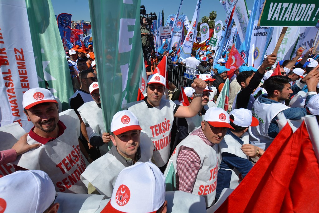 1 MAYIS İşçi ve Emekçiler Bayramı Kutlu Olsun görseli