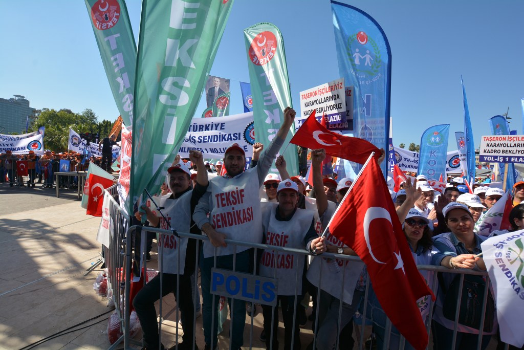 1 MAYIS İşçi ve Emekçiler Bayramı Kutlu Olsun görseli