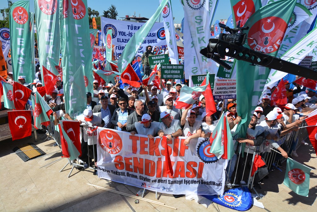 1 MAYIS İşçi ve Emekçiler Bayramı Kutlu Olsun görseli