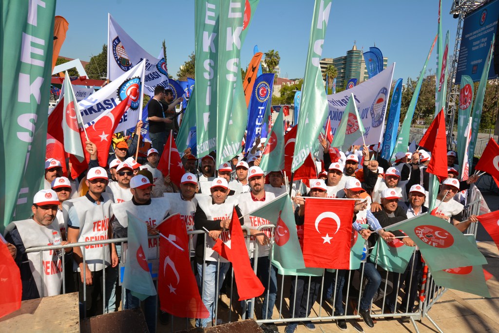1 MAYIS İşçi ve Emekçiler Bayramı Kutlu Olsun görseli