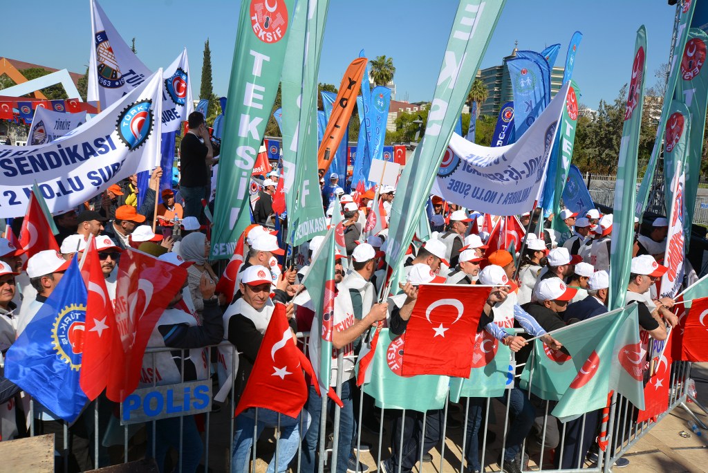 1 MAYIS İşçi ve Emekçiler Bayramı Kutlu Olsun görseli