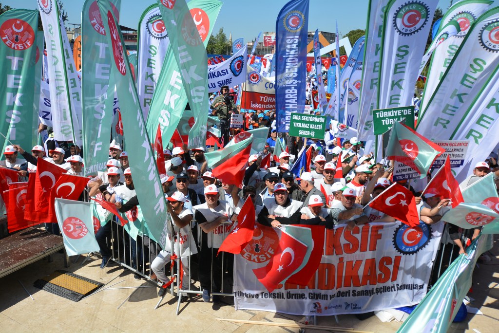 1 MAYIS İşçi ve Emekçiler Bayramı Kutlu Olsun görseli