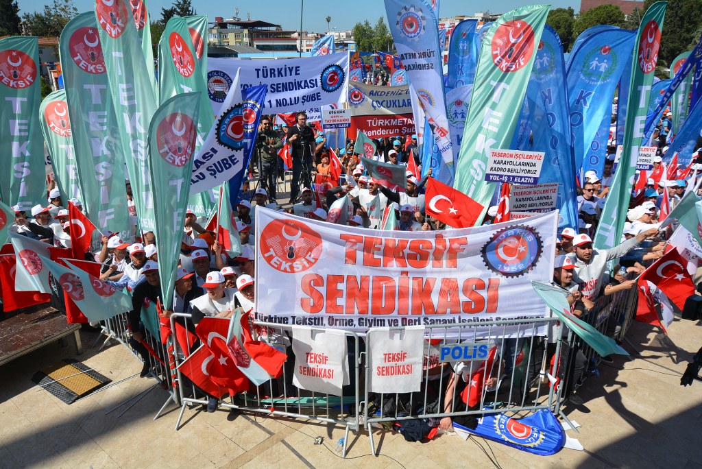 1 MAYIS İşçi ve Emekçiler Bayramı Kutlu Olsun görseli
