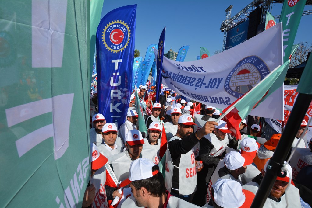 1 MAYIS İşçi ve Emekçiler Bayramı Kutlu Olsun görseli