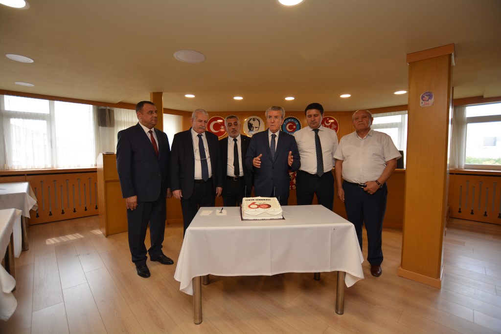 TEKSTİL İŞÇİLERİNİN EMEK HAREKETİ TEKSİF’İN 60. YILI KUTLU OLSUN!!!! görseli