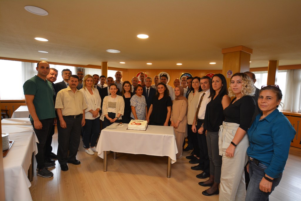 TEKSTİL İŞÇİLERİNİN EMEK HAREKETİ TEKSİF’İN 60. YILI KUTLU OLSUN!!!! görseli
