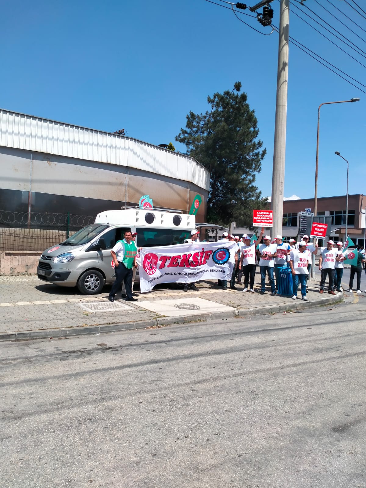 SAVCAN TEKSTİL ÖNÜNDE BASIN AÇIKLAMASI görseli
