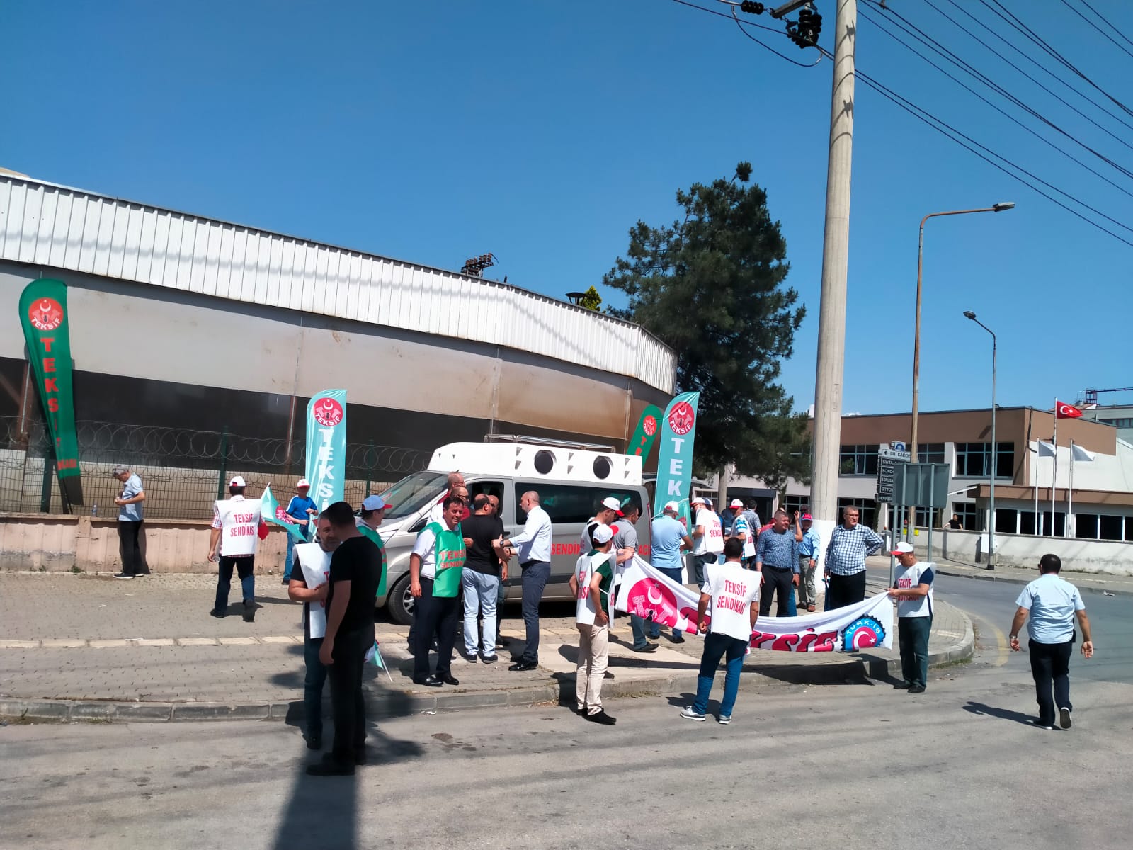 SAVCAN TEKSTİL ÖNÜNDE BASIN AÇIKLAMASI görseli